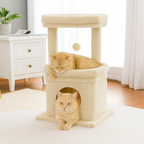 Arbre à chat Tour couleur beige avec deux chats dans un salon moderne